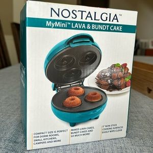 NIB **Nostalgia MyMini Lava & Bundt cake Teal color